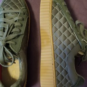 Skechers, never worn